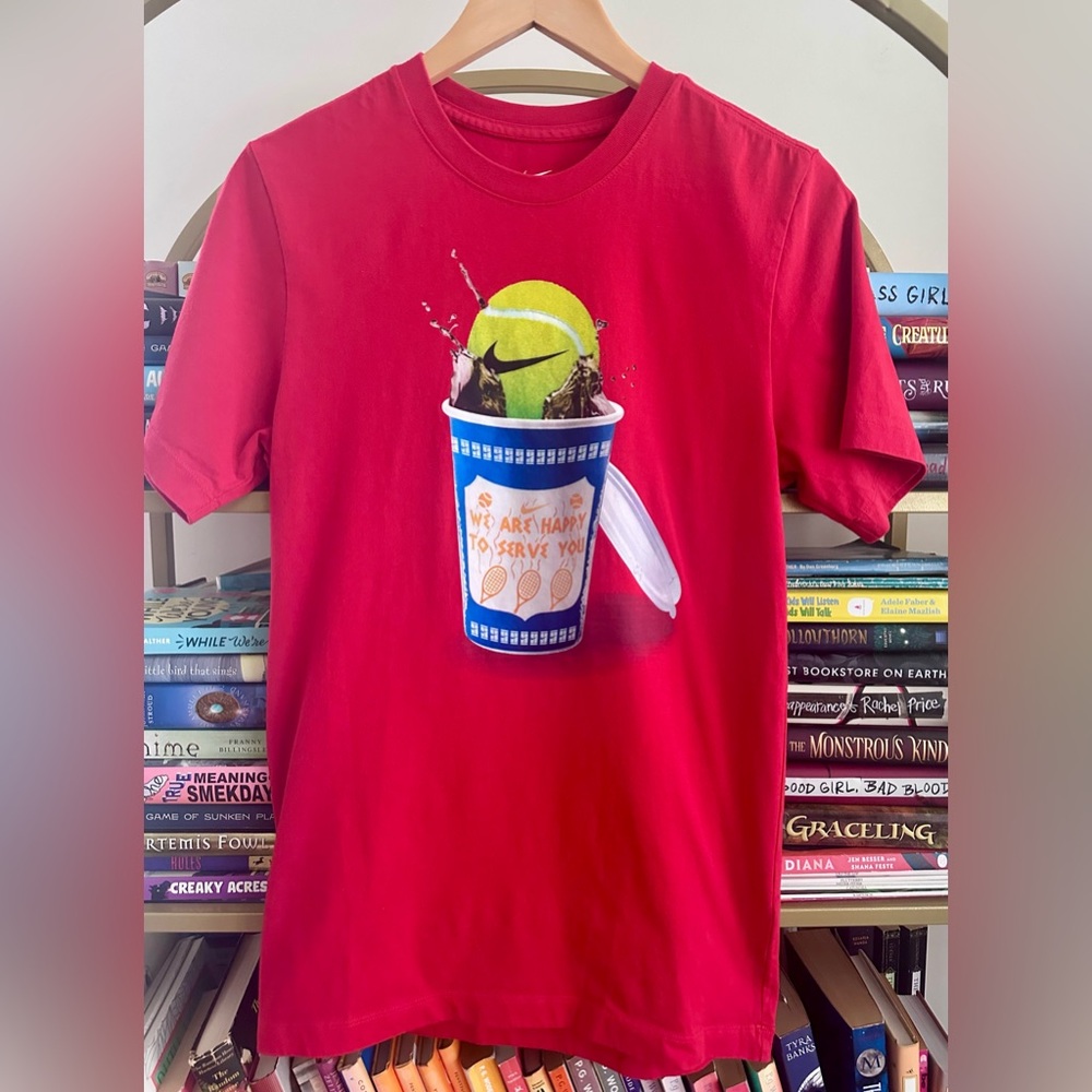 Nike Court Heritage Graphic Tee 🎾❤️🗽